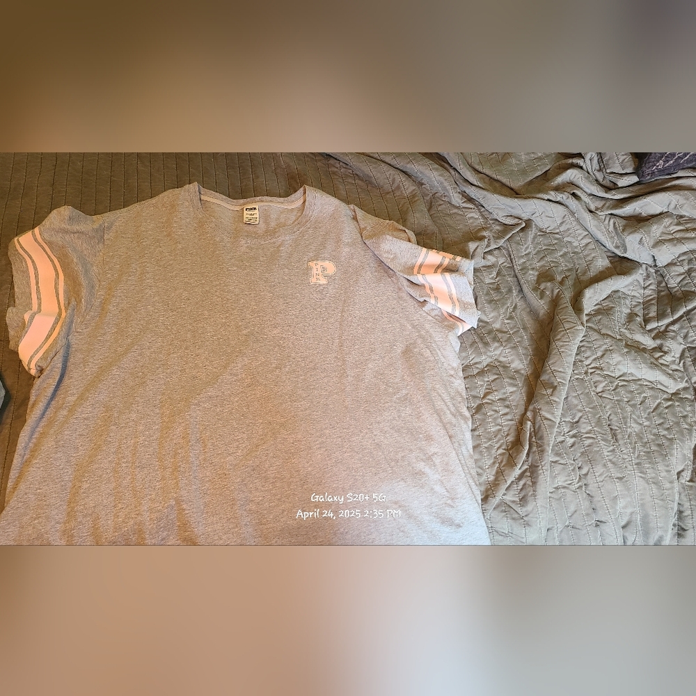 PINK Victoria's Secret Gray and Pink Short Sleeve Tees